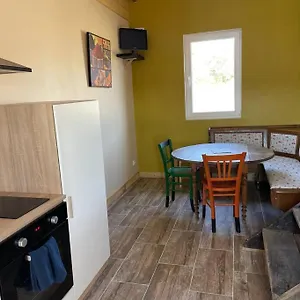  Hébergement de vacances Maisonnette A La Campagne